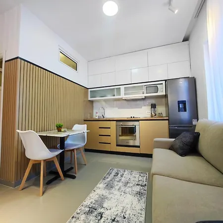 Modern In Center ,balcony With Park & View * بورغراديك
