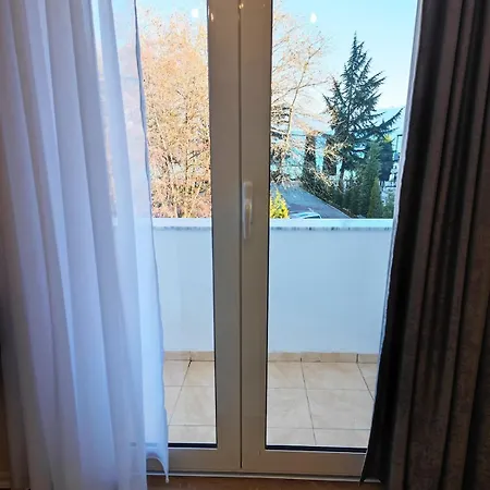 Modern In Center ,balcony With Park & View *