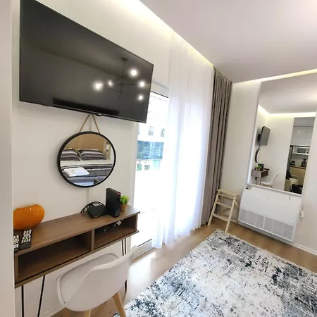 Apartment Modern In Center ,balcony With Park & View