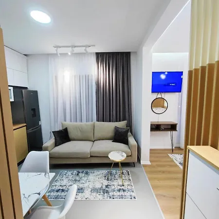 Modern In Center ,balcony With Park & View * פוגרדץ