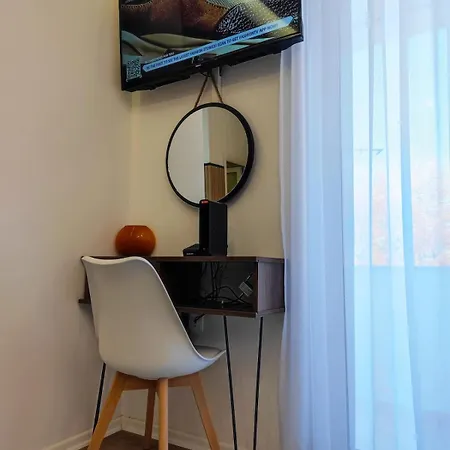 Modern In Center ,balcony With Park & View Apartman