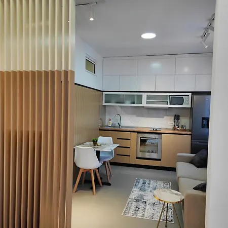 Apartment Modern In Center ,balcony With Park & View