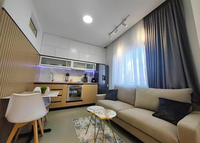 Modern In Center ,balcony With Park & View דירה