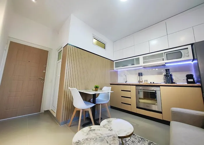 Modern In Center ,balcony With Park & View