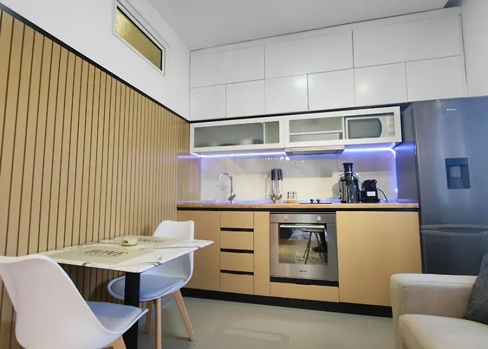 דירה Modern In Center ,balcony With Park & View *