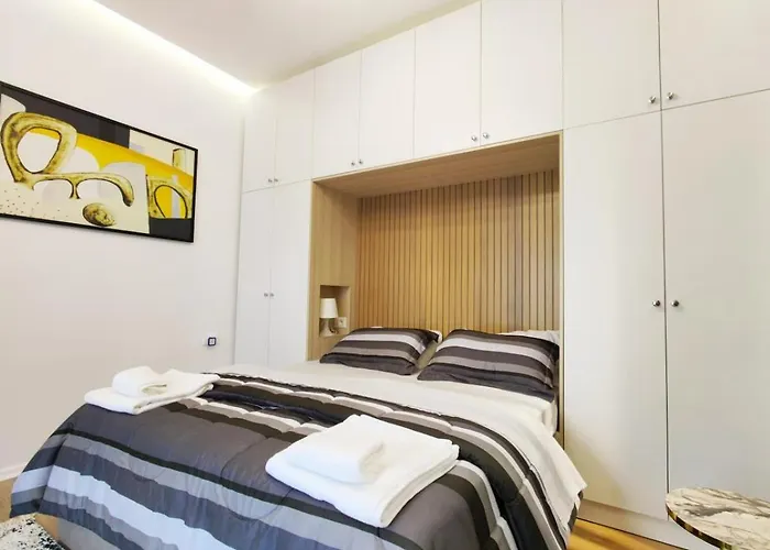 Modern In Center ,balcony With Park & View * פוגרדץ