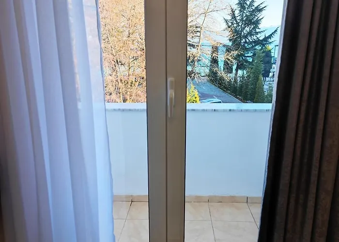 Modern In Center ,balcony With Park & View *